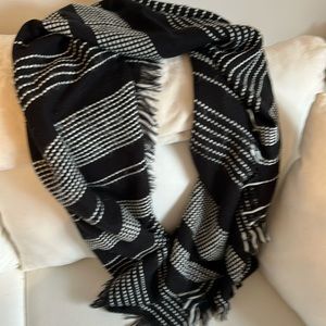 Warm scarf. Nice and long